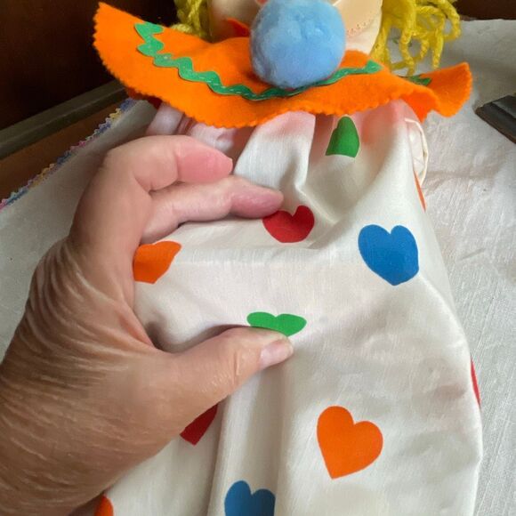 Vintage smiling happy sitting clown toy - Picture 13 of 13